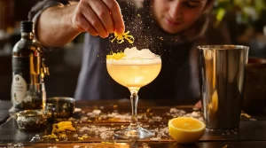 Bee’s Knees revisité au miel : l’astuce simple qui lui donne un vrai style de bar, à la maison