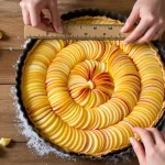 Pour une tarte aux pommes aussi jolie qu’en pâtisserie, voici la technique de la règle à connaître